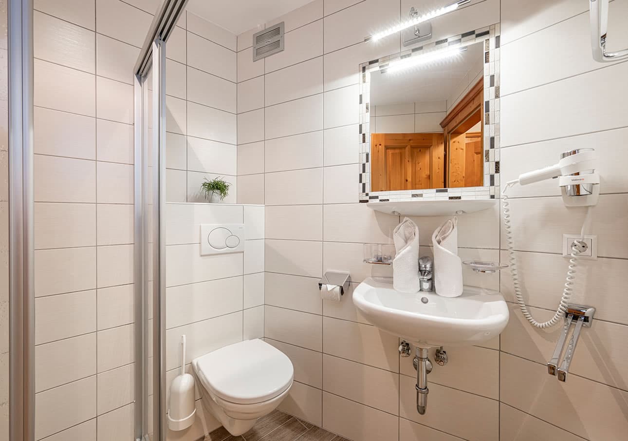 Badezimmer in der Ferienwohnung Lackenkogelblick im Ferienhaus Hubertus